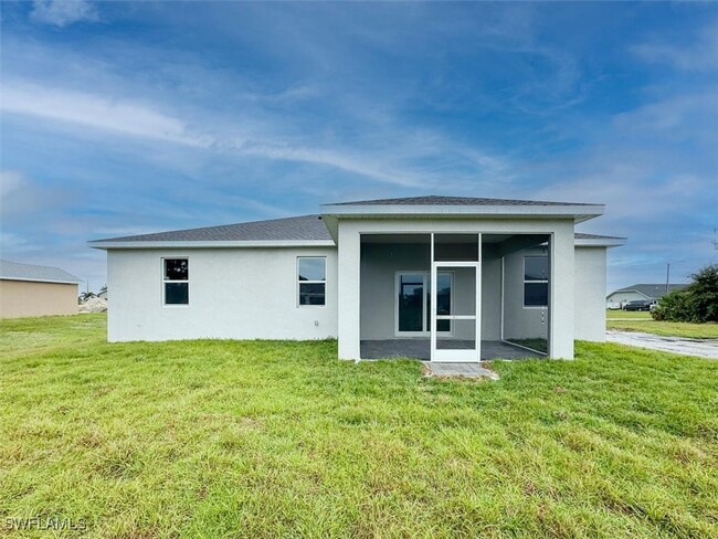 Building Photo - 512 NW 25th Ave