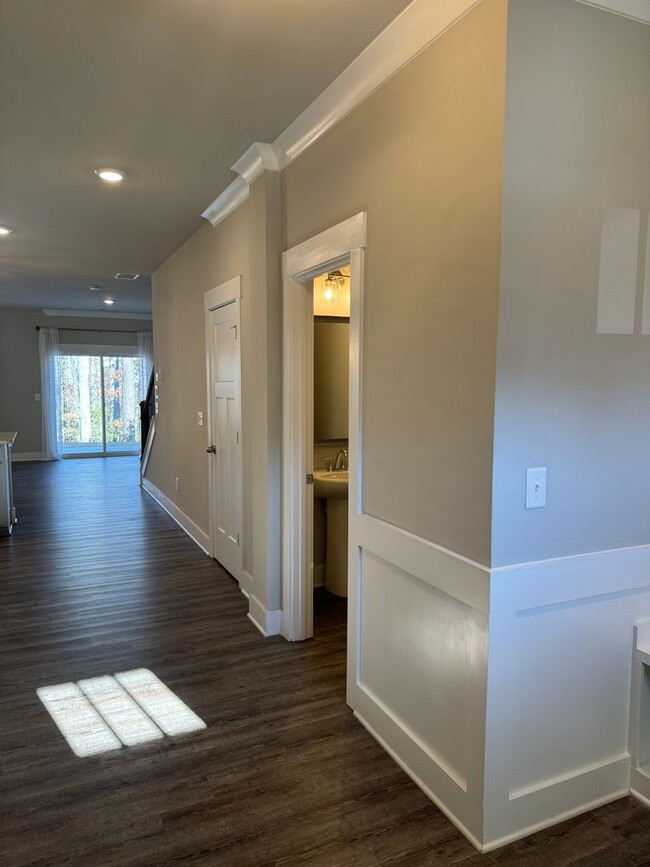 Building Photo - Beautiful New Townhome in Greer!