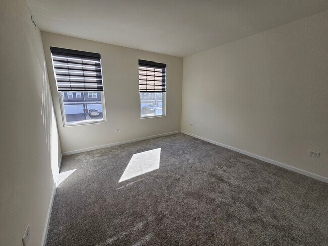 Building Photo - 5954 Hawkweed Dr