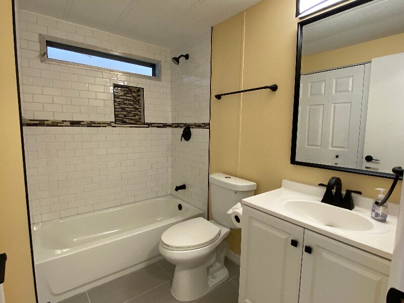 Building Photo - 144 Stuart Cir