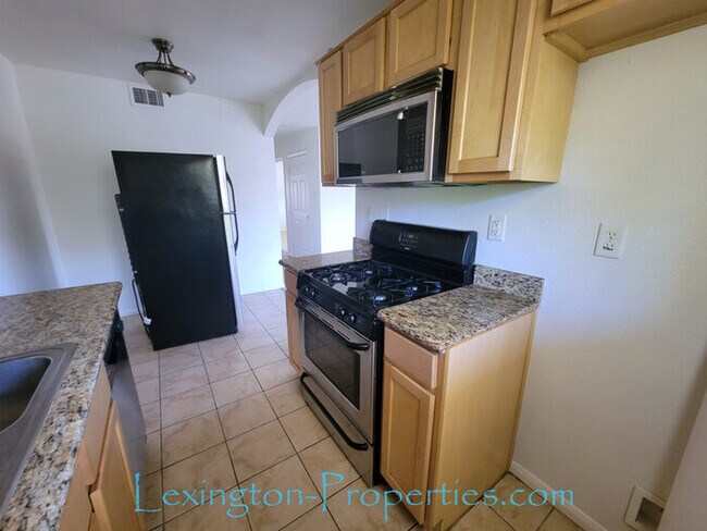 Building Photo - Beautifully Remodeled, 2BD/1BA, Condo Avai...