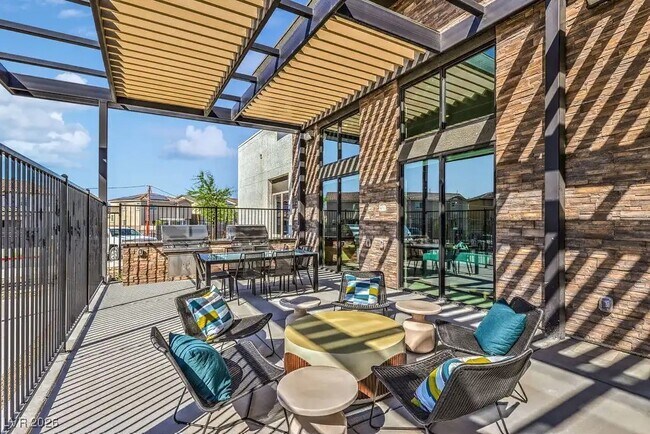 Building Photo - 4555 Camino Al Norte