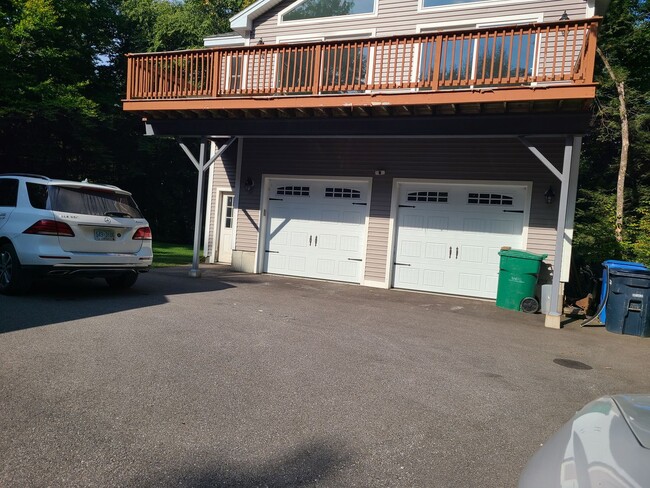 Building Photo - Beautiful 3 Bedroom House - Cozy Up This W...