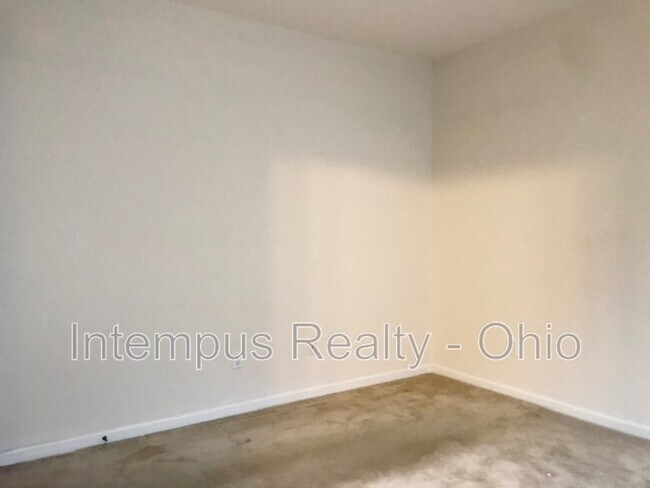 Building Photo - 2844 Hillstone St