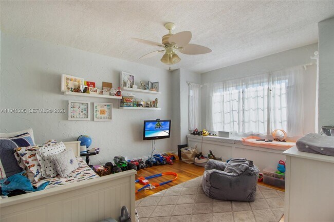 Building Photo - 2985 SW 13th St