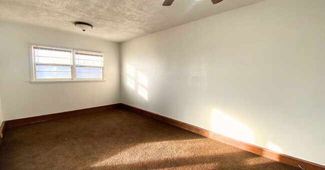 Building Photo - Spacious, remodeled 3 Bed, 2 Bath Home in ...