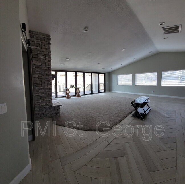 Building Photo - 1065 Canyon St