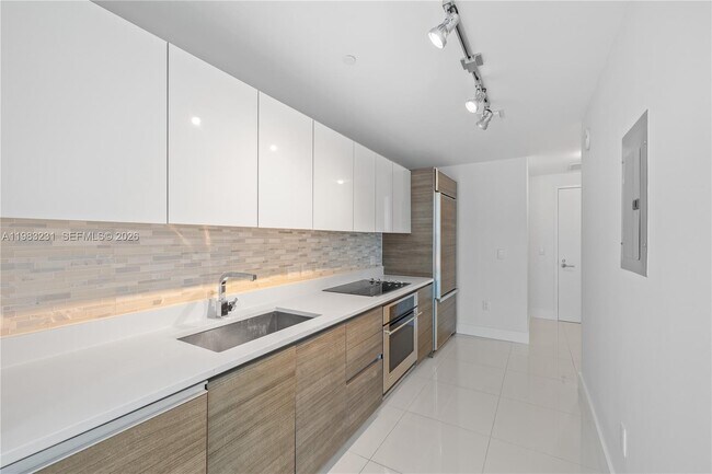 Building Photo - 1100 S Miami Ave