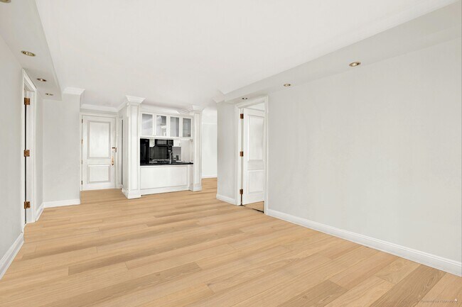 Building Photo - 200-210 E 65th St