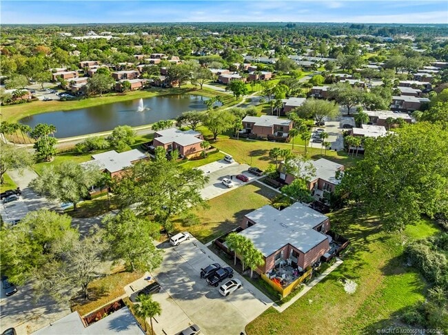 Building Photo - 2930 SW Sunset Trace Cir