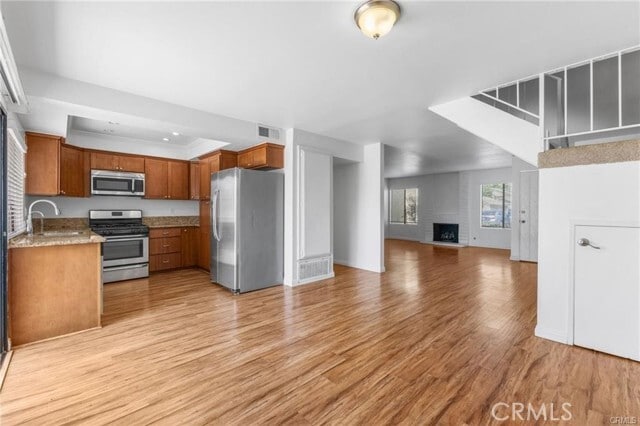 Building Photo - 5 Locust