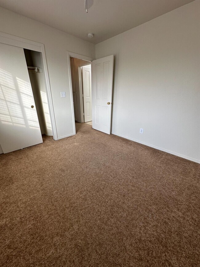 Building Photo - 273 W Cromwell Ave