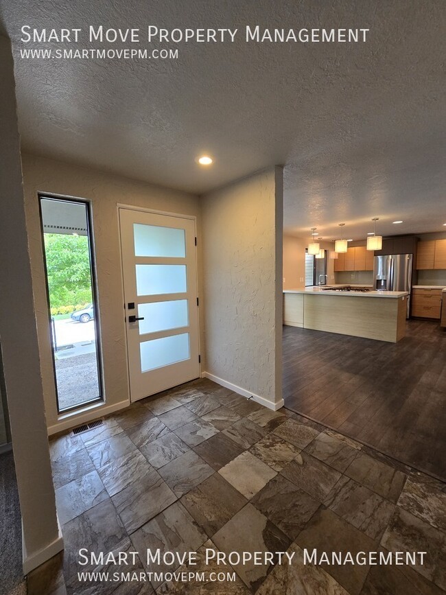Building Photo - 945 Hearthstone Dr