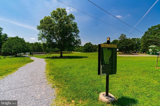 Building Photo - 6012 Westchester Park Dr