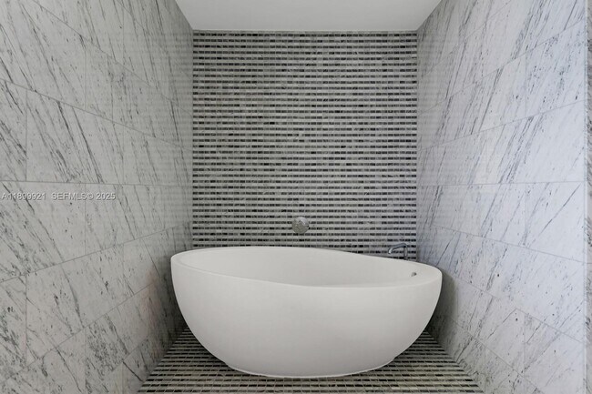 Building Photo - 788 NE 23rd St