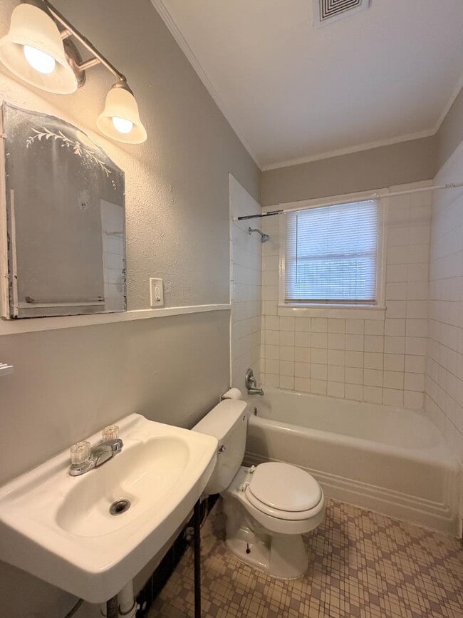 Building Photo - 2238 N Interstate 35