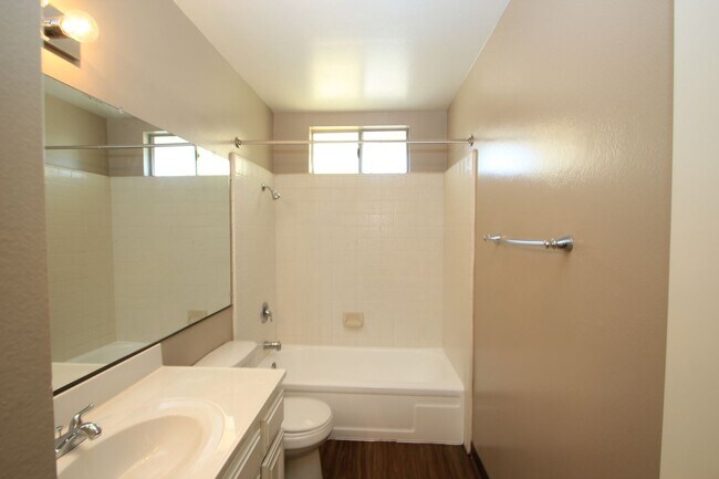 Building Photo - 2596 Sextant Ave