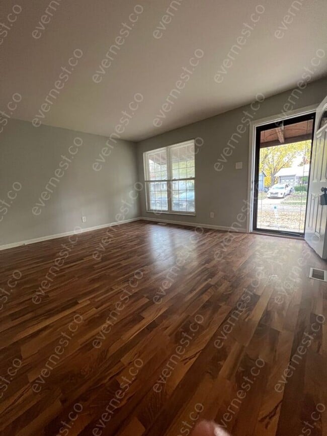 Building Photo - 2931 Oriental Dr