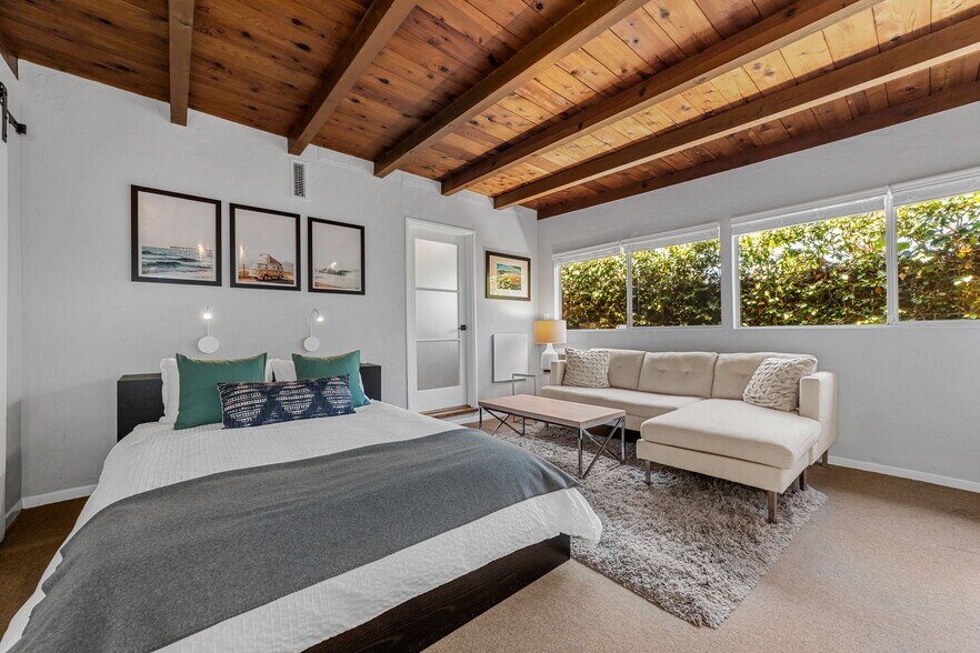 Building Photo - 4759 Baylor Dr