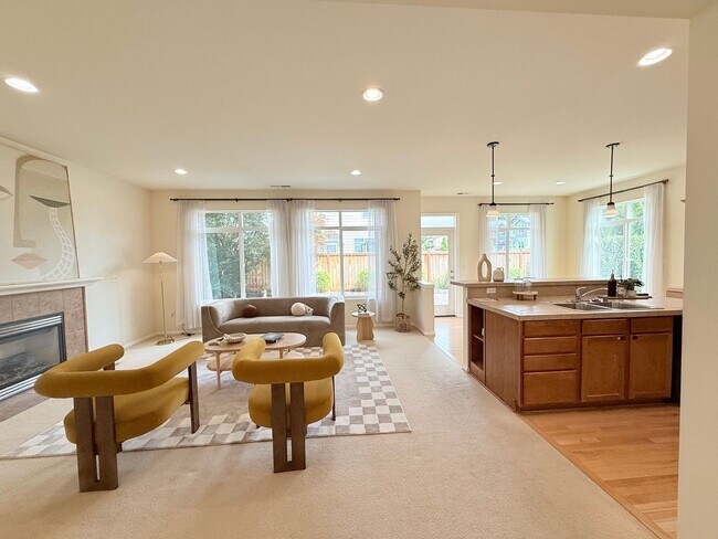 Building Photo - For Rent – Bright & Spacious Home with Bonus Room