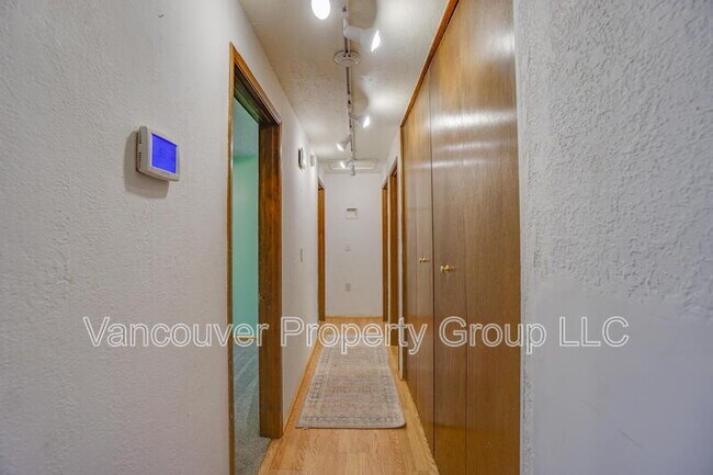 Building Photo - 403 NE 123rd Ave