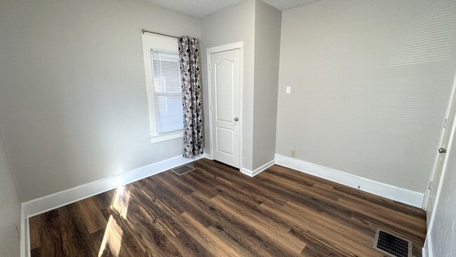 Building Photo - 321 E Tennessee St