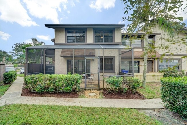 Building Photo - 1960 Bayberry Dr