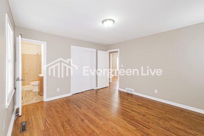 Building Photo - 6212 E 95th Terrace