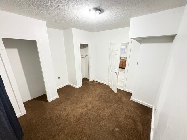 Building Photo - 631 Tecumseh St