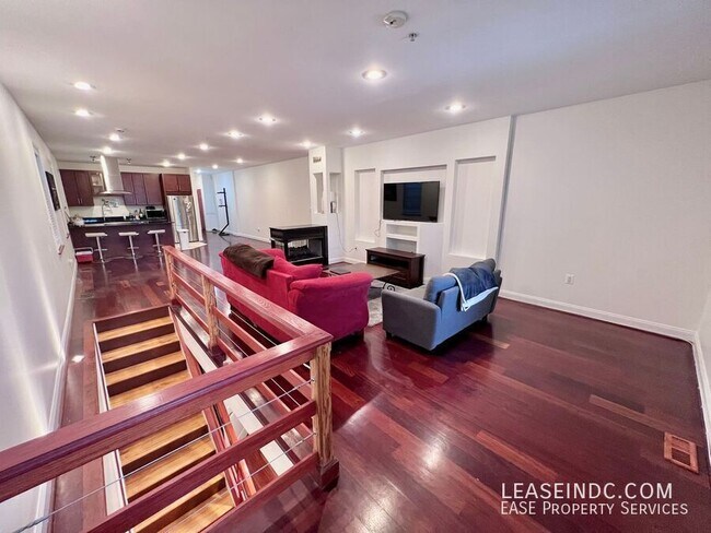 Building Photo - 3573 Warder St NW