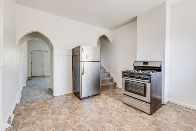 Building Photo - AVAILABLE AUGUST 2026 - 2 Bedroom Home w/ Original Layout!