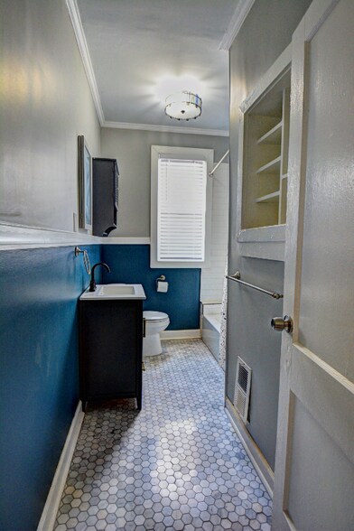 Building Photo - 2384 Forest Ave