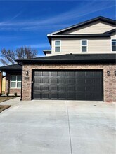 Building Photo - 520 Cosmos St