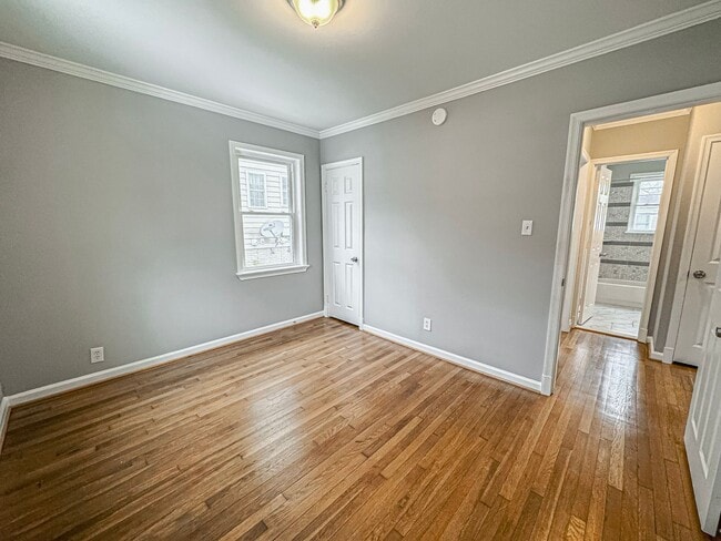 Building Photo - Charming 3 Bed 3 Bath Sitting On A Large Lot In Beautiful Summit Veitch