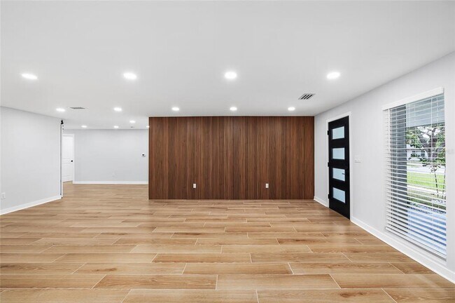 Building Photo - 2306 S San Jose Cir