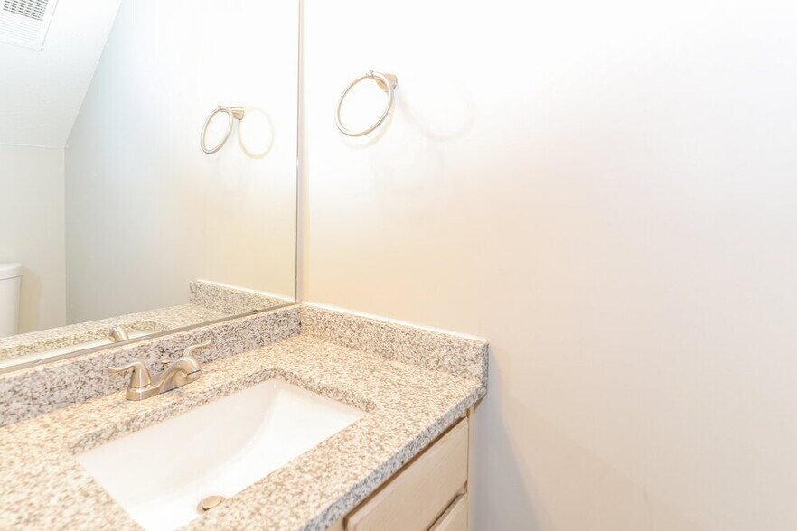 Building Photo - 6863 Delta Newberry Cove