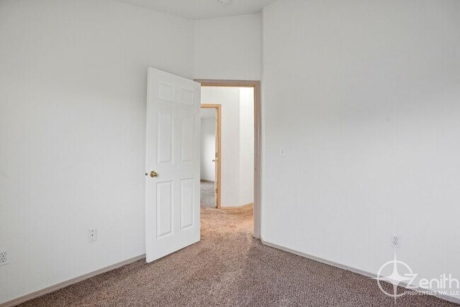 Building Photo - 17019 SE 3rd St