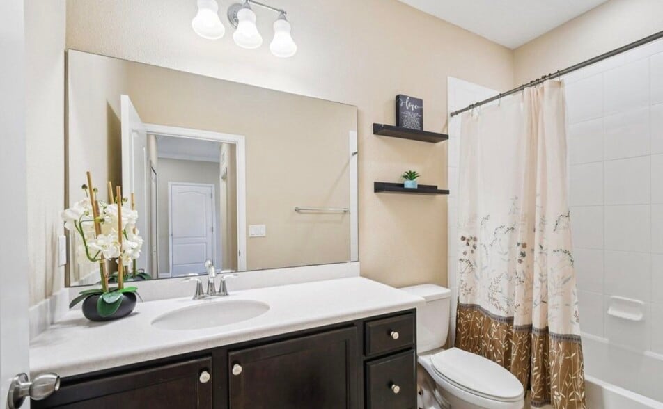 Building Photo - 73 Calle de Paz