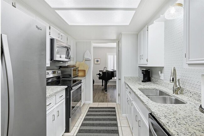 Building Photo - 110 Ridge Oak Dr