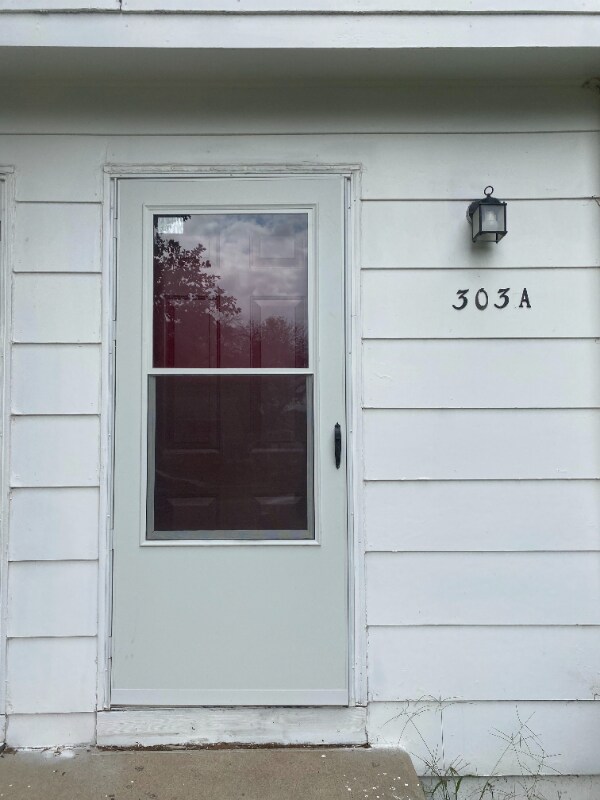 Building Photo - 303 W 5th St