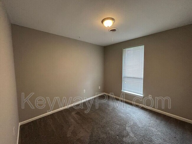 Building Photo - 122 Shadowood Dr
