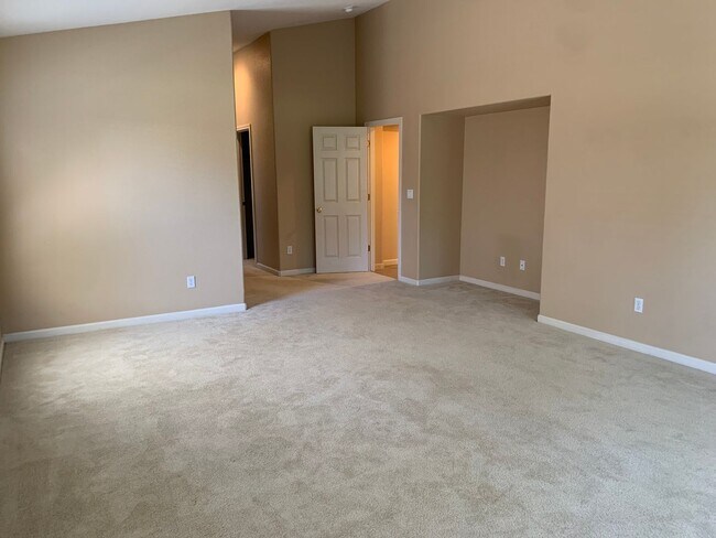 Building Photo - 4518 Avondale Cir