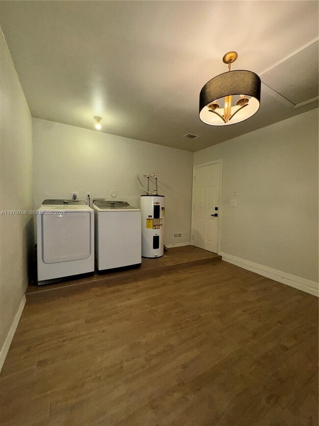 Building Photo - 2010 SE 14th St