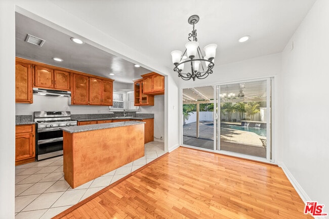 Building Photo - 4221 Stewart Ave