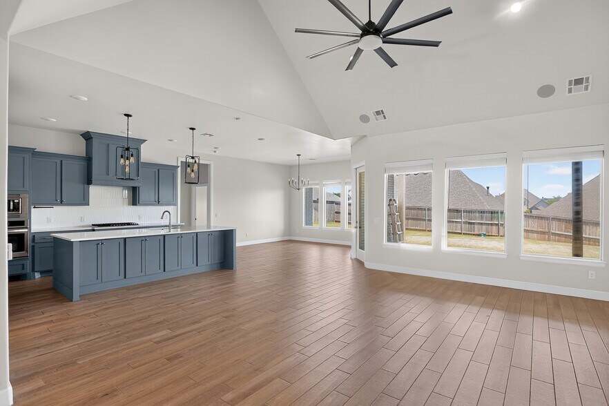Building Photo - 709 Timber Trl