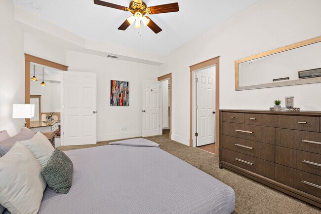 Building Photo - 92 Washington St