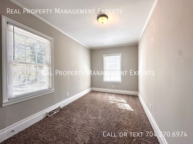 Building Photo - 3115 Amay James Ave