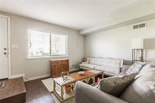 Building Photo - 644 Eastbrooke Ln