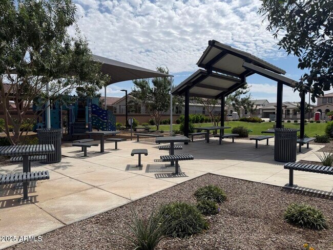 Building Photo - 21135 E Arrowhead Trail