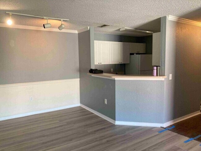 Building Photo - 18001 Richmond Pl Dr